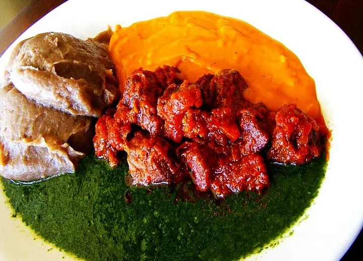 Amala, Ewedu and Gbegiri (Yummy 😋)